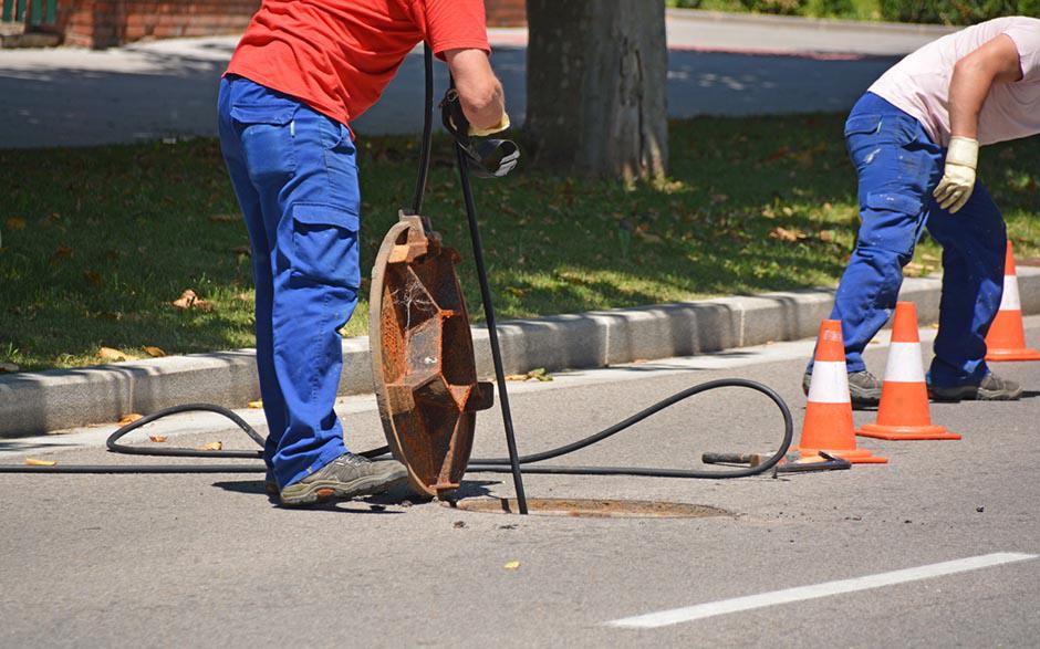 déboucher un wc avec une bouteille Clamart